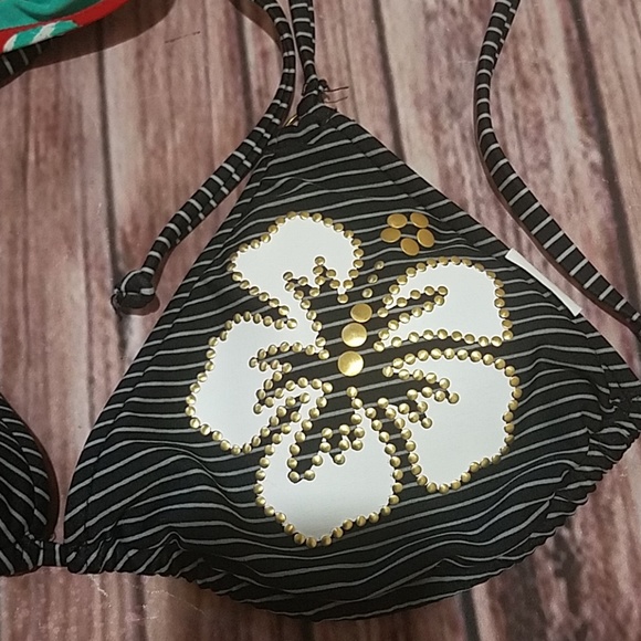 Bundle of 2 small swim tops - Picture 2 of 7